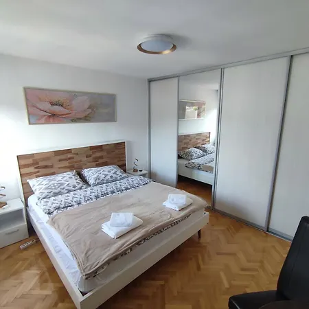 Mika Apartment *